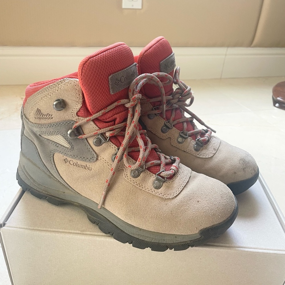 Women’s Newton Ridge™ Plus Waterproof Amped Hiking Boot - light tan and orange